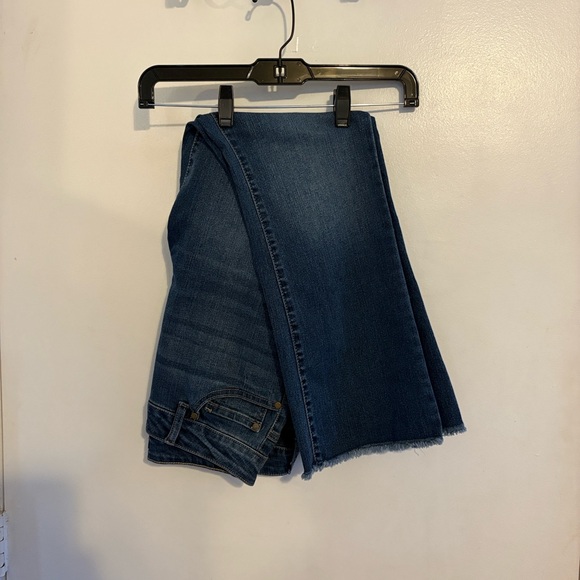 D. Jeans High Rise Kick Crop Jeans 6 - Picture 7 of 9